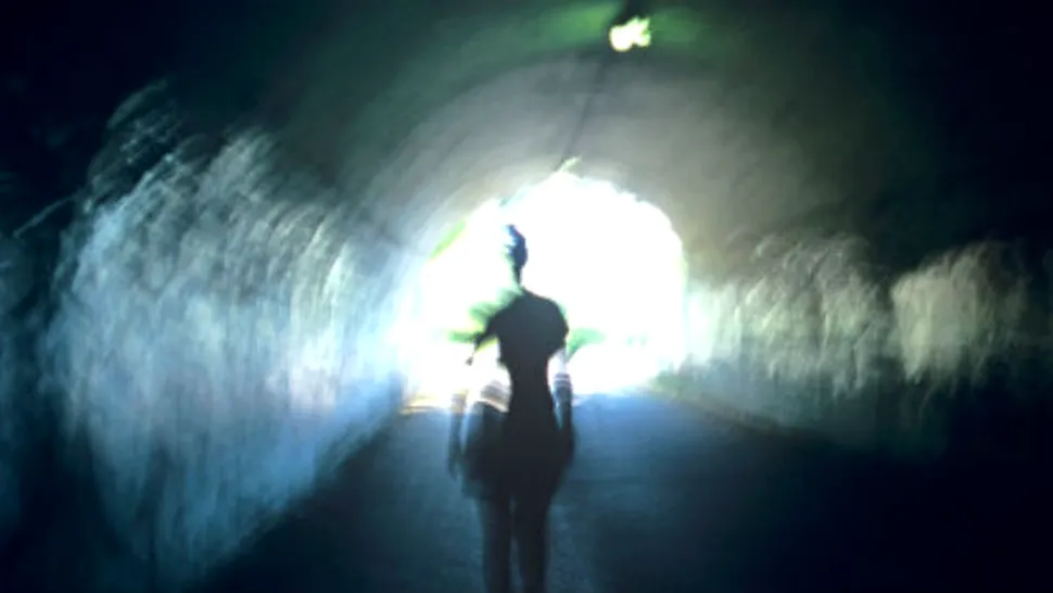 
Paranormal! Ce a văzut în tunelul dintre viaţă şi moarte o vedetă de la noi