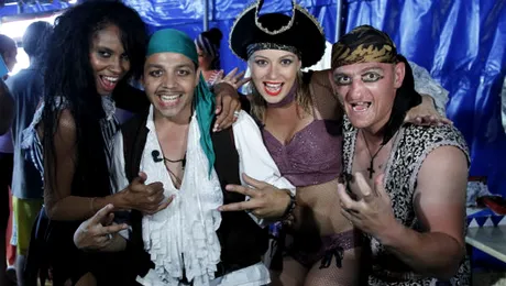 Laurette, atacată de pelicani la “Serviţi, vă rog!”