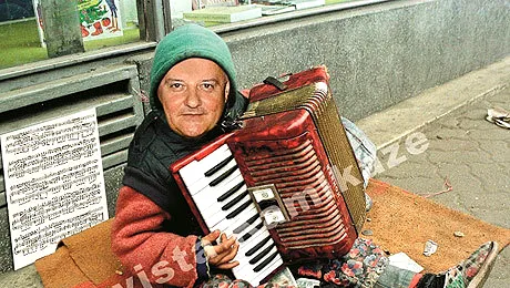 După ce a căzut în cap la serbarea fiicei, Iri a început să cânte perfect la acordeon