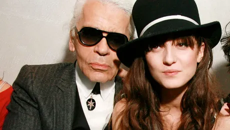 La ce se gândesc manechinele când defilează pe podium?