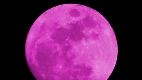 Eclipsă de „lună roz” la noapte, în România