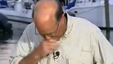 Corespondentul NBC Mark Potter a inghitit o musca in direct (video)