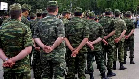 Guvernul ii obliga pe militari sa sa isi faca un fond de pensii private
