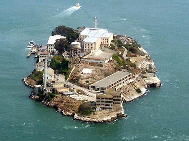 Insula Alcatraz va gazdui un hotel