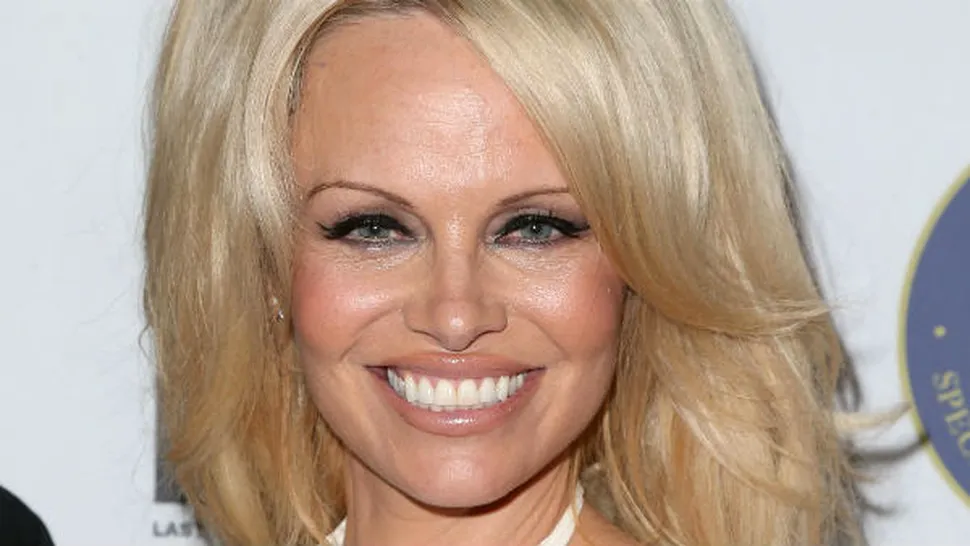 
Număr de colecţie! Pamela Anderson, pe ultima copertă a revistei Playboy
