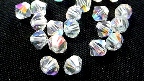 Noi accesorii Swarovski, la ceas aniversar