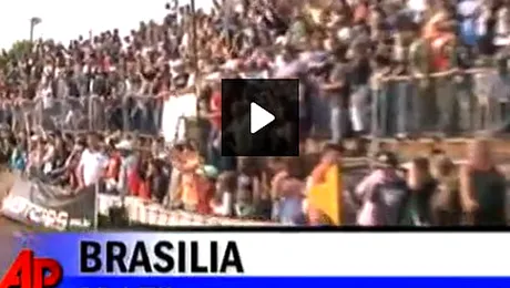 Peste 100 de raniti, dupa ce o tribuna s-a prabusit la un raliu din Brazilia! (Video)