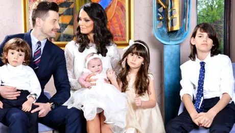 Adi Sînă negociază cu soţia, Anca Serea, să mai facă cel puţin un copil. Cuplul mai are acasă cinci copii