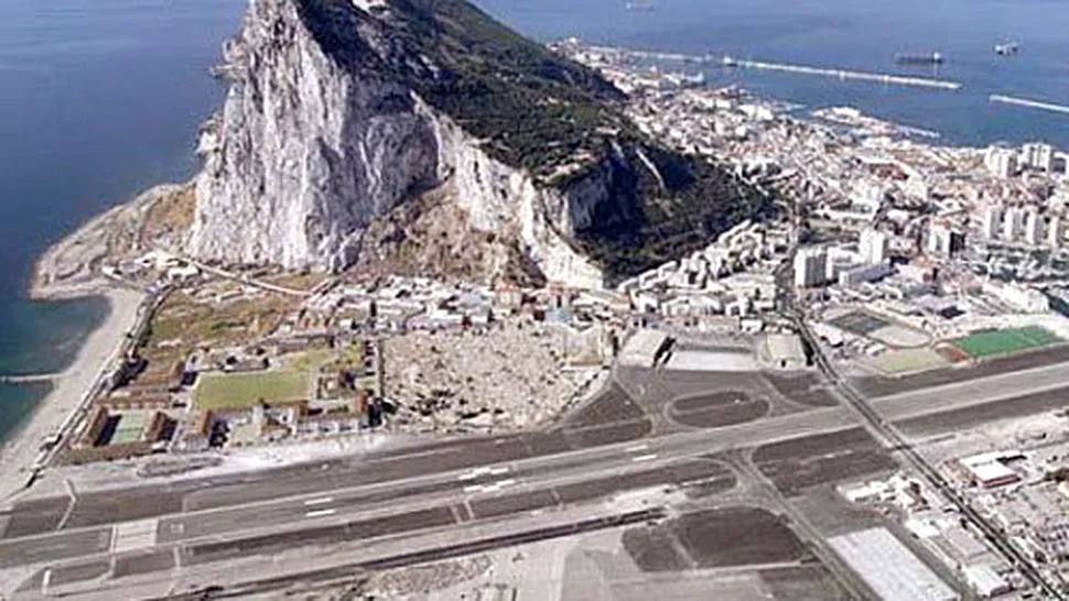 Topul celor mai periculoase aeroporturi din lume (poze)