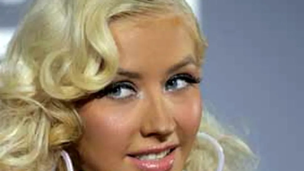 Christina Aguilera vrea sa evite durerile nasterii