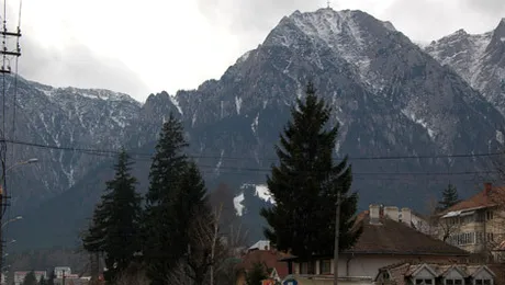 Două luni de restricții de circulație în Sinaia pentru autovehicule și pietoni