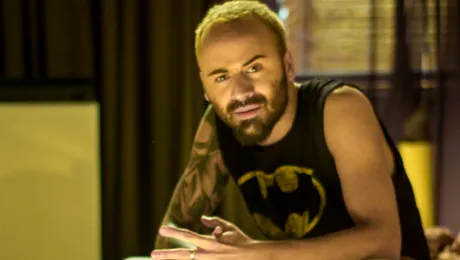 Uite ce iubtă are Matteo în noul clip