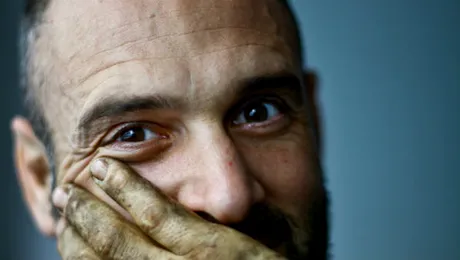 Duminică, 13 aprilie, Ed Stafford supravieţuieşte în Munţii Carpaţi