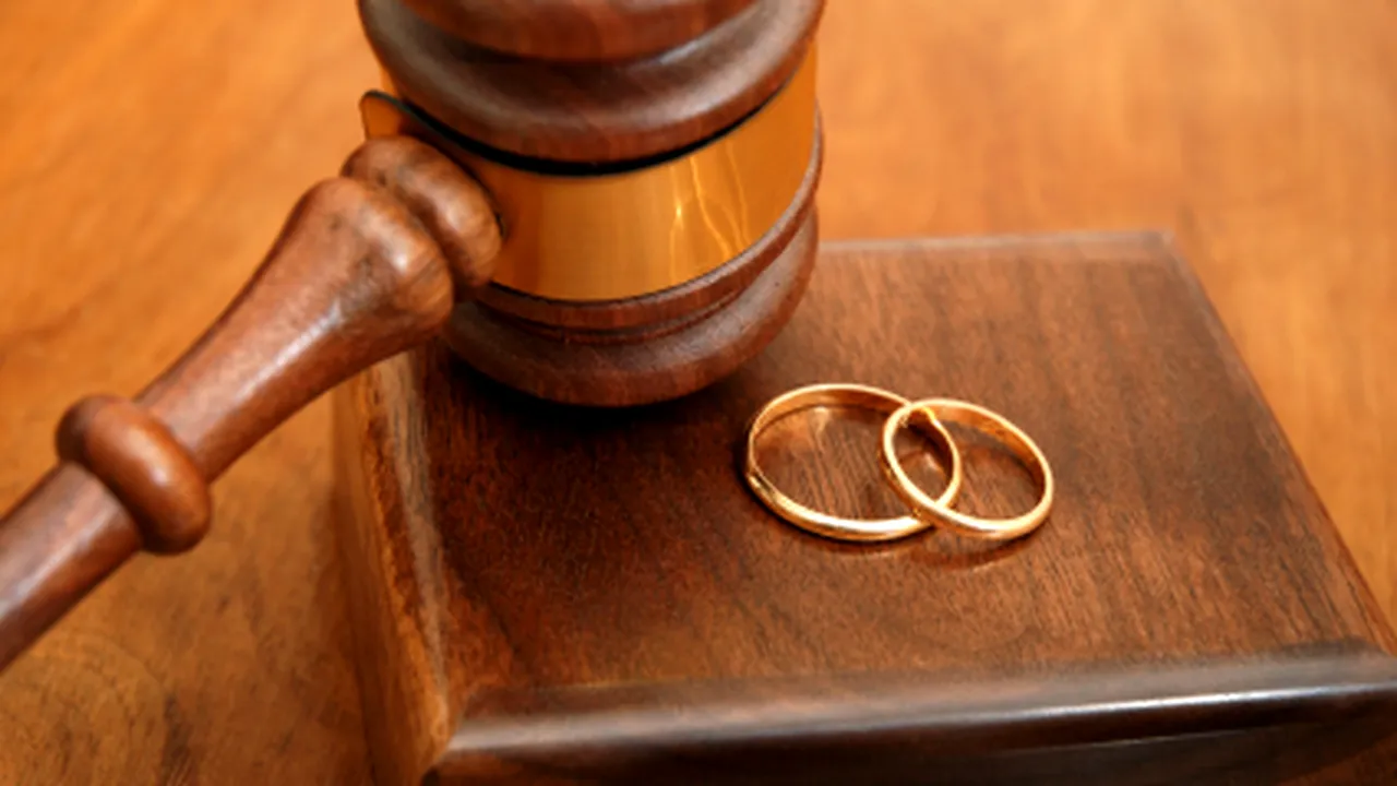 1-divorce-gavel-rings-1 