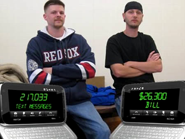 . Doi barbati au primit o factura de 26.000 de dolari dupa ce au incercat sa doboare recordul la trimis sms-uri