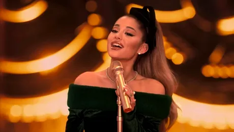 Cântăreața Ariana Grande s-a logodit