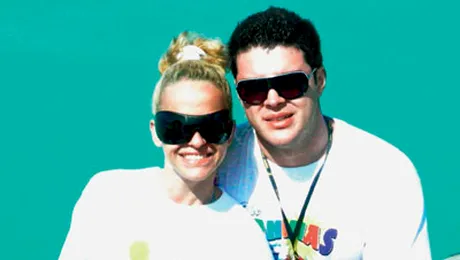 Victor Slav şi Anda Adam au hrănit rechini