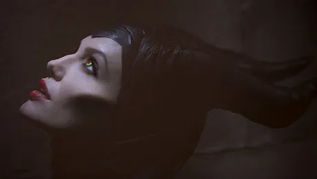 Angelina Jolie îşi arată coarnele