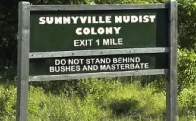 Colonie de nudisti la 1 km. Nu stati in tufe si va masturbati!