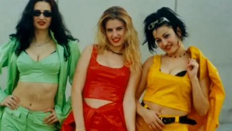 Pare o puştoaică! Claudia Pătrăşcanu, fosta membră a trupei Exotic, atunci şi acum! – FOTO