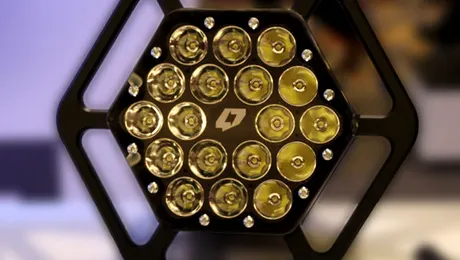 La 15.000 de lumeni, este cea mai puternică lanternă pe LED