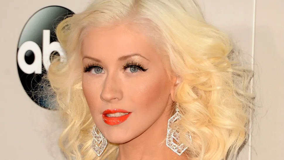 Însărcinată cu al doilea copil, Christina Aguilera a realizat un pictorial nud 