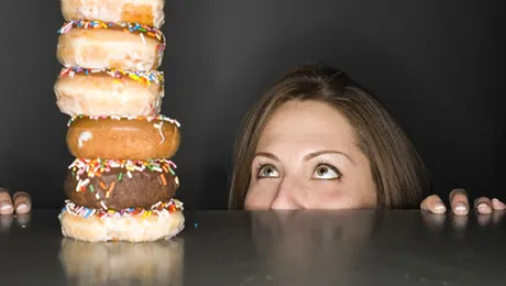 Lipsa de somn te face să cumperi mai multă mâncare a doua zi