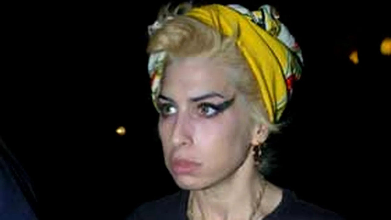 1-amy-winehouse 