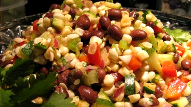 salata de fasole neagra cu porumb