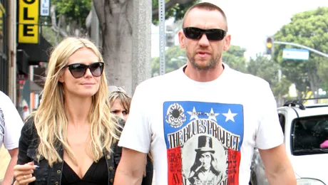 Heidi Klum goală la plajă – FOTO