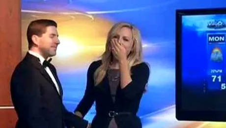 A cerut-o de sotie, in direct, cand prezenta buletinul meteo (Video)