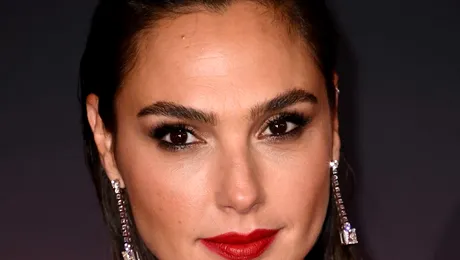 Remake-ul filmului clasic al lui Hitchcock „To Catch a Thief” este în lucru, cu Gal Gadot în rolul principal