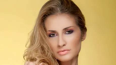 Julia Jianu cântă despre dragoste