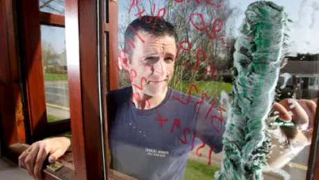 Bărbatul cu IQ 180 care lucrează ca om de serviciu