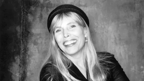 Cântăreaţa Joni Mitchell, internată de urgenţă într-un spital din Los Angeles