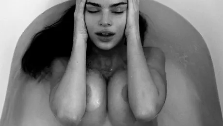 Perfecţiunea are nume? O actriţă a filmat goală puşcă