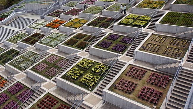 Awaji Hyakudanen, Japonia