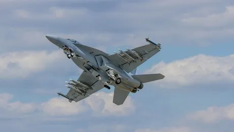 Câte avioane F/A-18 Super Hornet poți cumpăra cu banii strânși în box office de „Top Gun: Maverick”