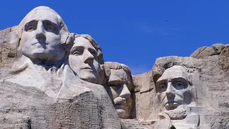 Presedintii de pe muntele Rushmore ne trateaza si cu spatele (Poze)