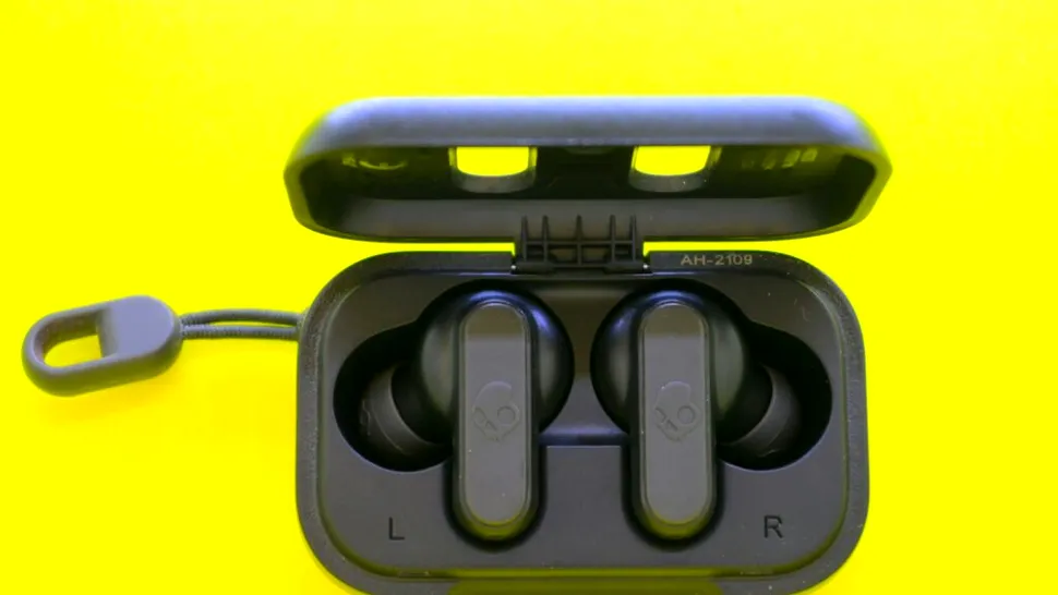 Te-ai săturat de dezordinea provocată de cabluri? Descoperă magia gadgeturilor wireless!