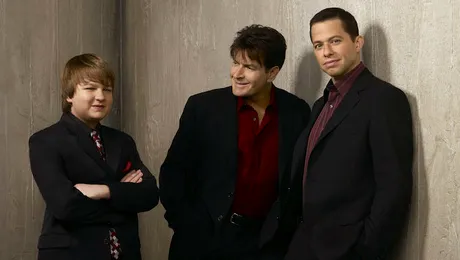 Sezonul 5 al serialului “Doi bărbaţi şi jumătate” a ajuns la final