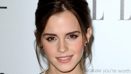 Emma Watson, confundată cu un copil de 12 ani la aeroport