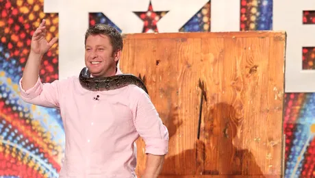 La Românii au talent, Pavel Bartoş cu un şarpe pe gât!