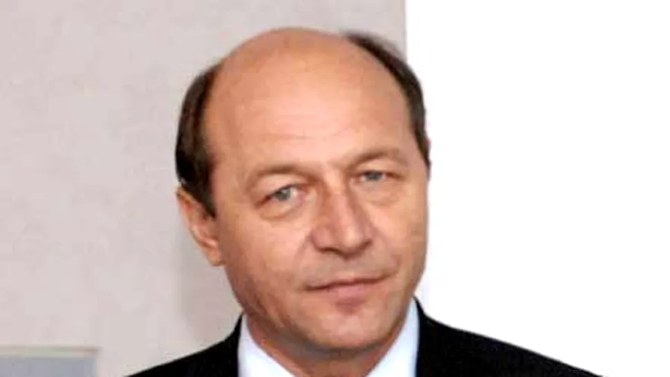 Traian Basescu recita poezii cu lacrimi in ochi! (video)
