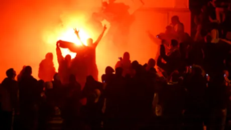 Sârbii au atacat ambasada SUA