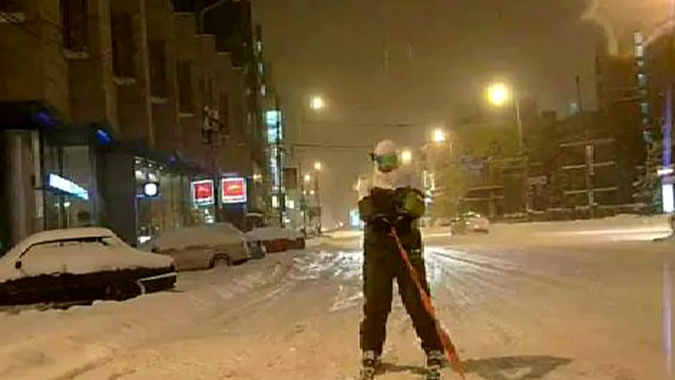 Cu schiurile pe strazile din Bucuresti, un nou sport de iarna! (Video)