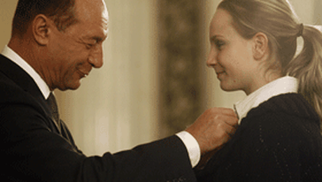 Lotul national de gimnastica, decorat de Traian Basescu