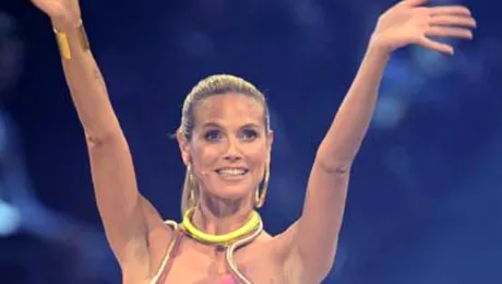 Heidi Klum, surpriză topless
