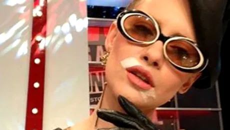 Iulia Albu, singura femeie cu mustaţă din showbiz! FOTO