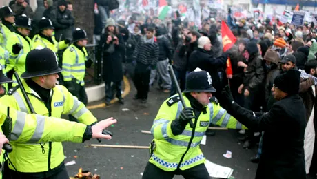S-a intors roata: Iranienii vor sa trimita trupe de mentinere a pacii in Marea Britanie!